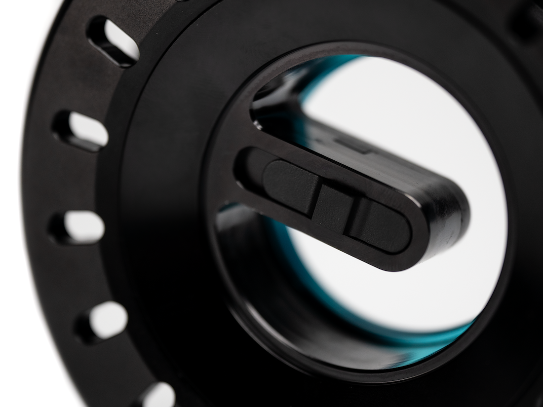 Arctic_Silver_IC3_Black_Limited_Edition_white_2