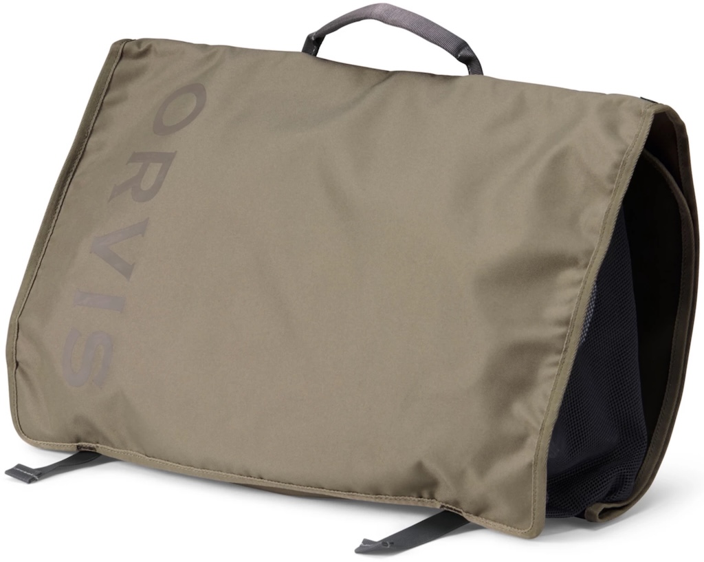Orvis Wader Mud Room Schutzunterlage Wathose an- und ausziehen dusty olive
