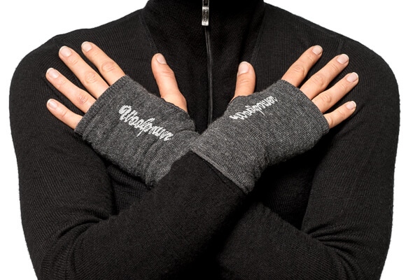 Woolpower-wrist-gaiter-200-navy-1 Anwendungsbeispiel (andere Farbe)