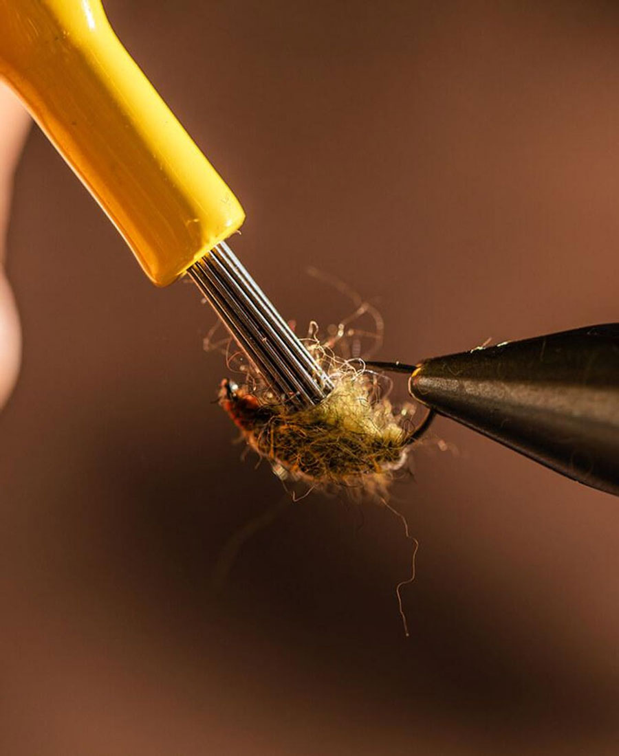 Loon_Ergo_Dubbing_Pick_black_2 Anwendungsbeispiel (andere Farbe)