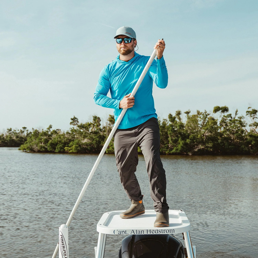 P-27589_Grundens_Tough_Sun_Hoodie_UPF_50-_Sonnenschutz_Azure_Lifestyle_9