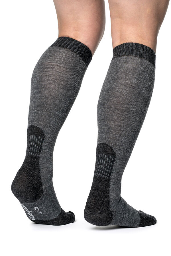 Woolpower_Socks_Skilled_Classic_Knee-High_400_Socken_dark_grey_black_3