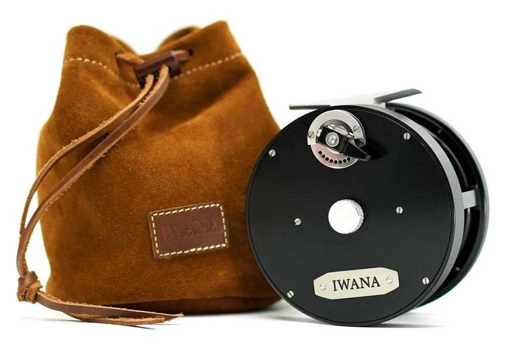 Iwana Salmon Series Fliegenrolle black