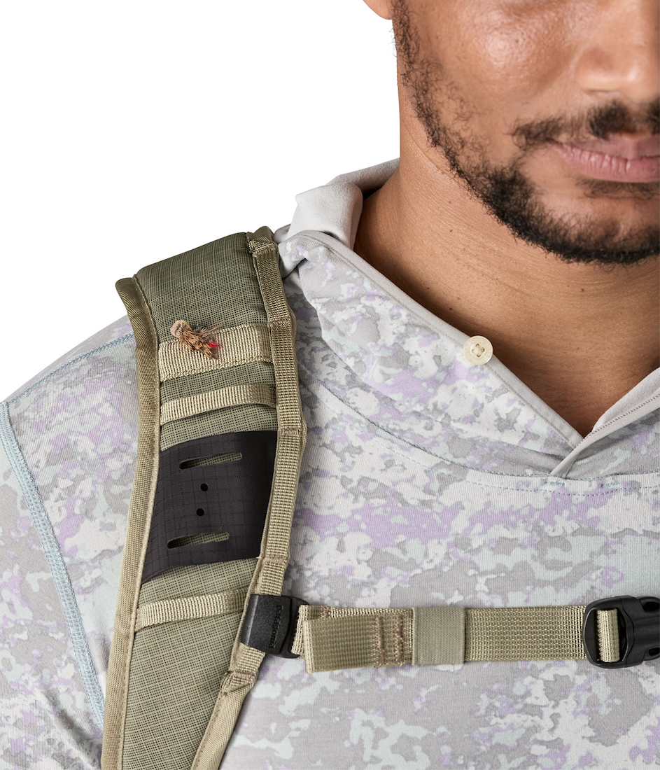 P-28231_Patagonia_Stealth_Backpack_25L_Rucksack_River_Rock_Green_5 Beispiel RVGN