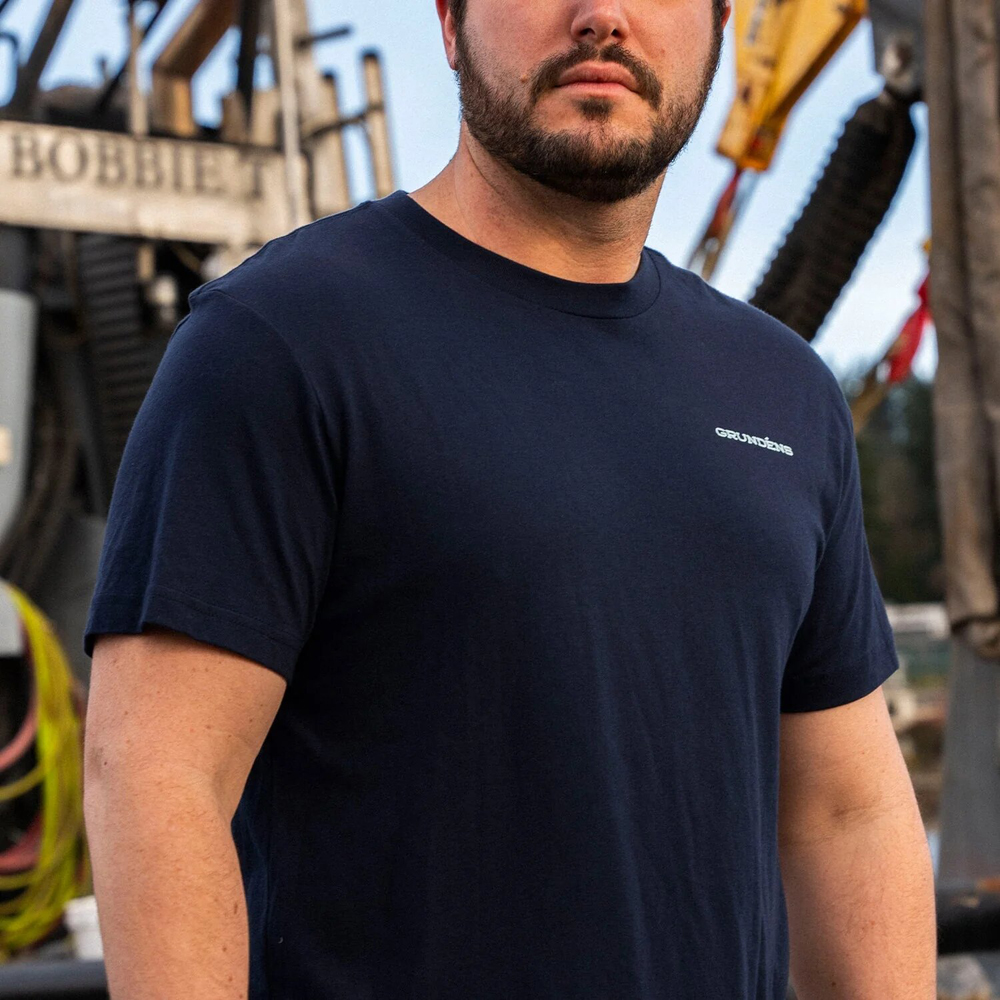 P-27621_Grundens_Logo_Boat_SS_T-Shirt_Dark_Navy_Lifestyle_6