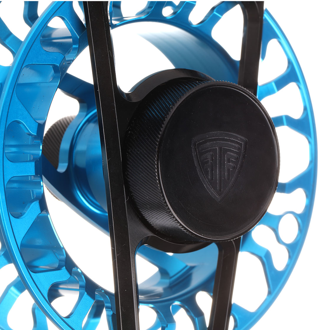 P-21688_taylor_element_fliegenrolle_ice-blue_detail