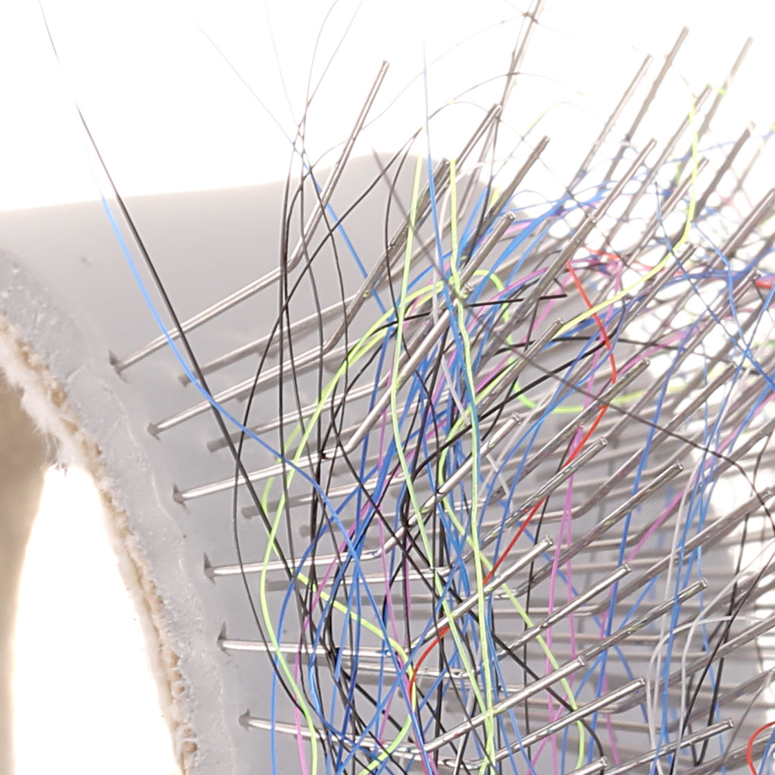 P-17154_hareline_finger_dubbing_brush_detail3