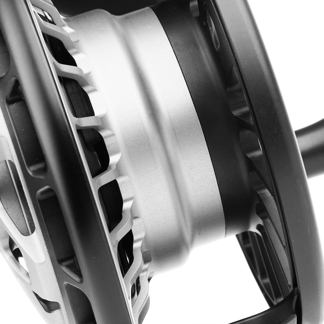 P-18959_mako_reel_matte_platinum-black_9500_detail Mako Reel matte platinum on black Model 9500