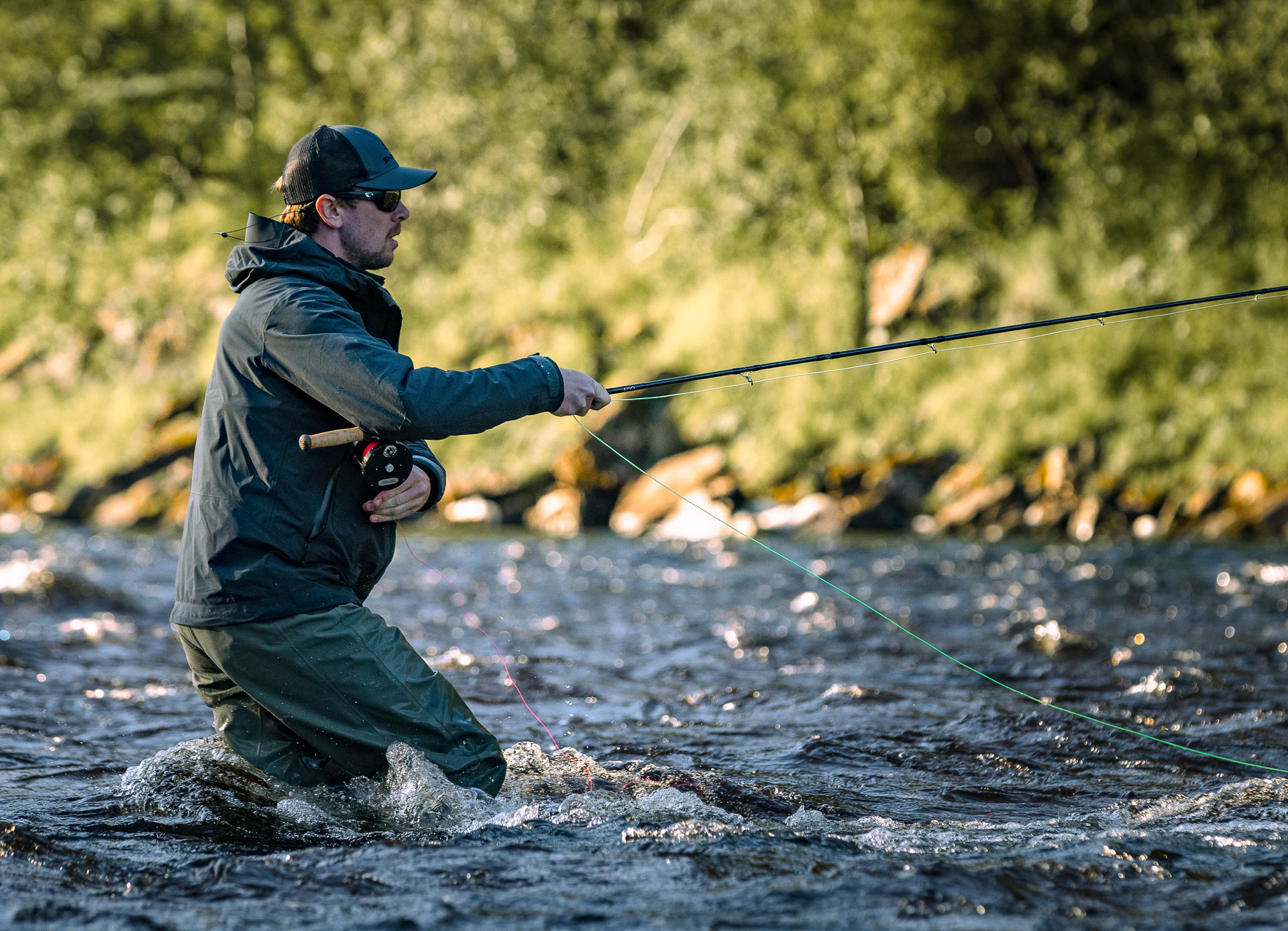 SKWALA Carbon-Serie im Test: Wathose, Watjacke & Watschuhe – leicht, clean & ideal für aktive Fliegenfischer