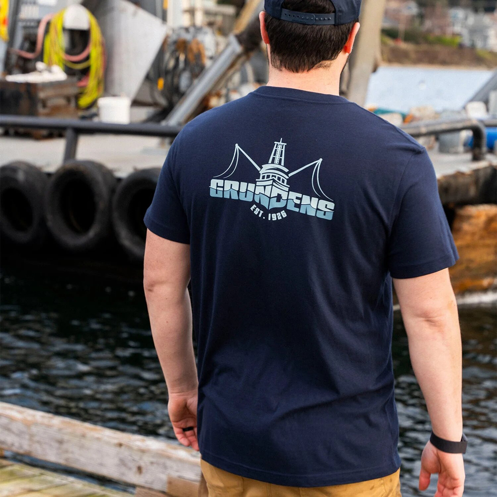 P-27621_Grundens_Logo_Boat_SS_T-Shirt_Dark_Navy_Lifestyle_5