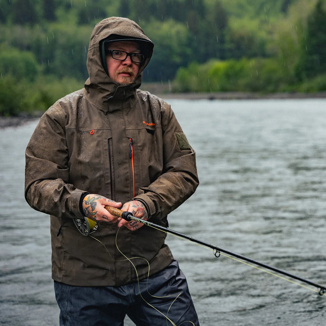 P-27574_Grundens_Vector_Watjacke_otter_Lifestyle_2