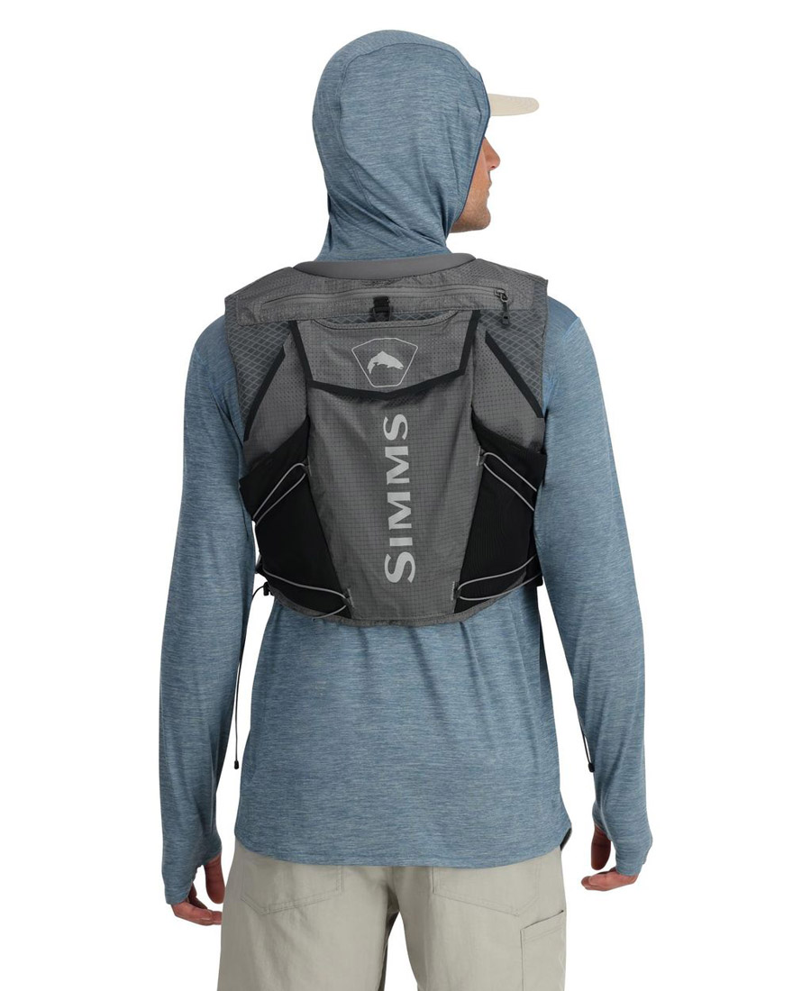 Simms_Flyweight_Vest_smoke_4