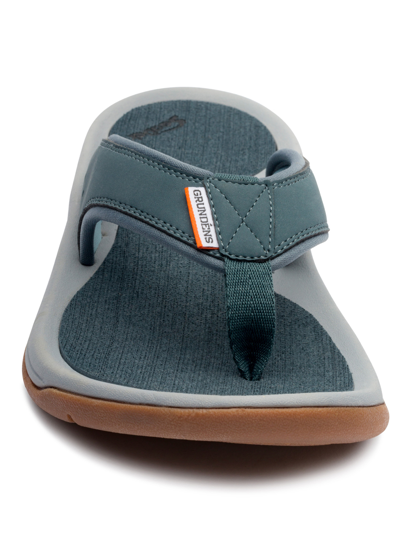 P-27644_Grundens_Deck-Boss_Sandale_dark_slate_3