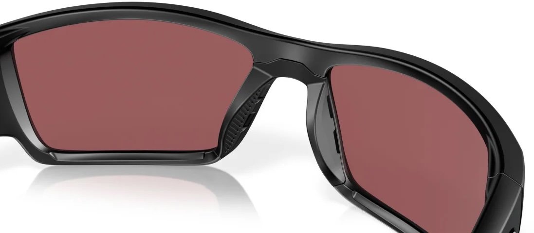 P-28598_Costa_Polarisationsbrille_Corbina_Matte_Black_Gold_Mirror_580G_4 Beispiel mit Glas Gold Mirror