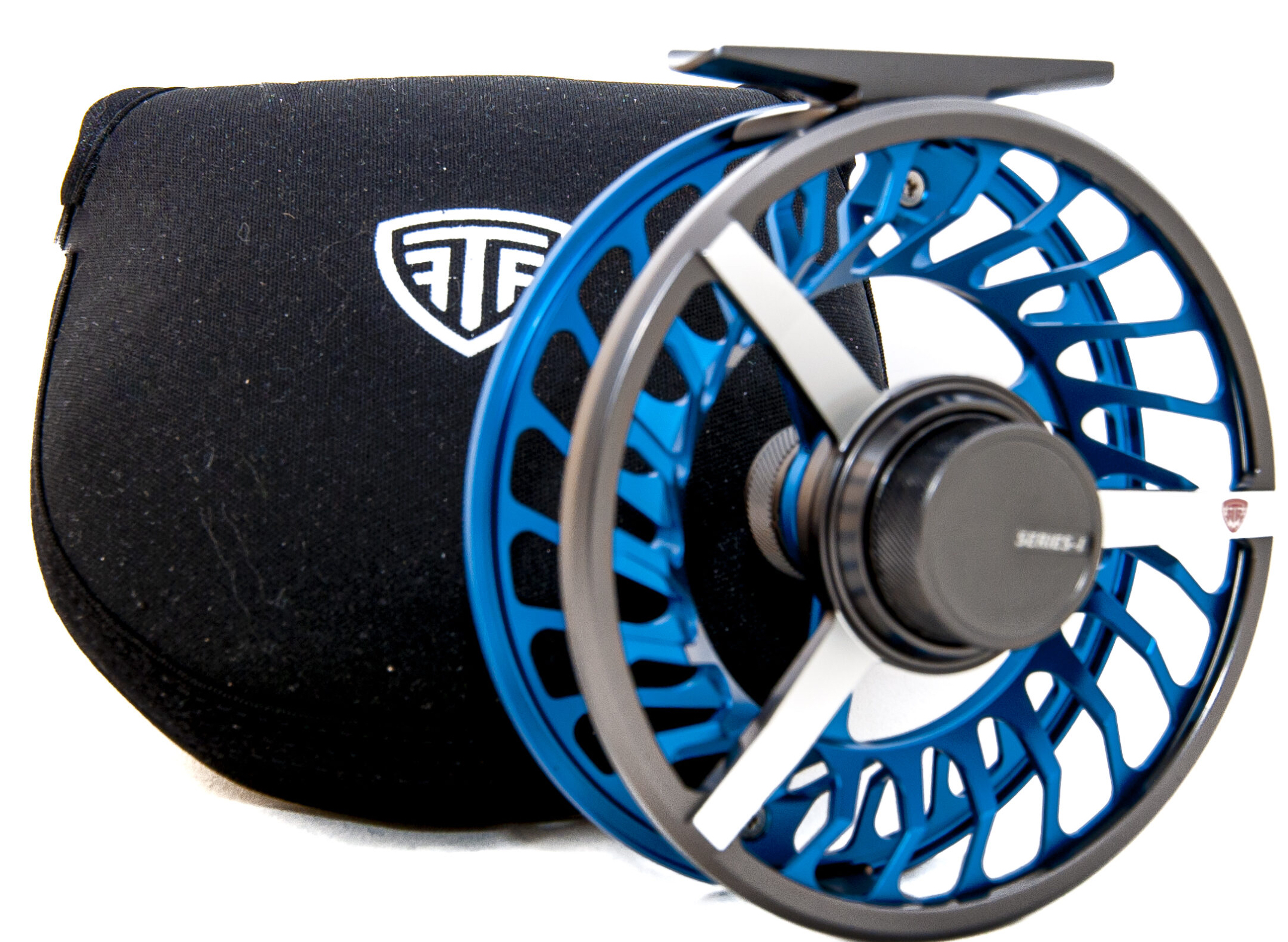 P-21693_TaylorSeries1_Fliegenrolle_Blau_Detail