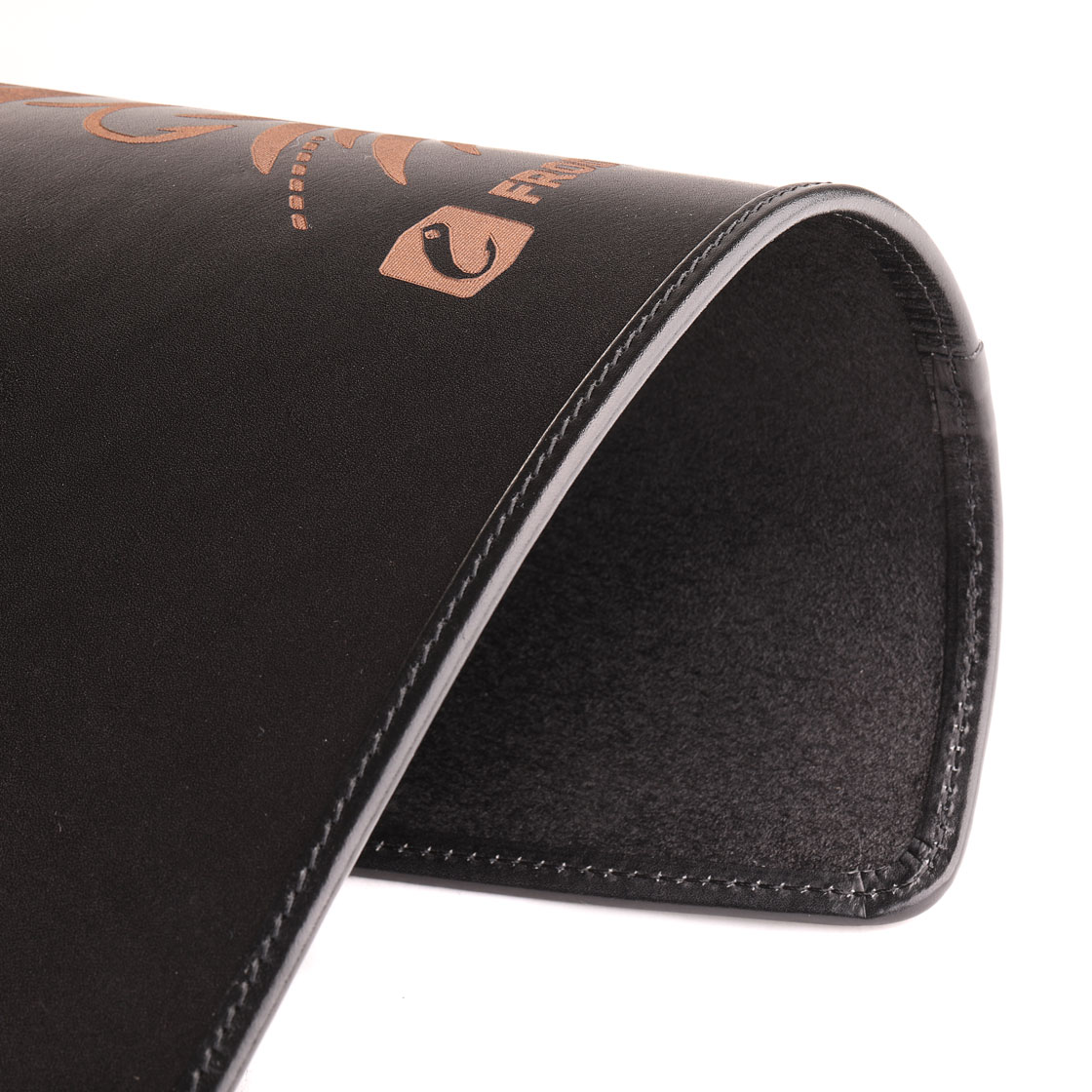 P-187769_frodin_leather-table-cover_detail