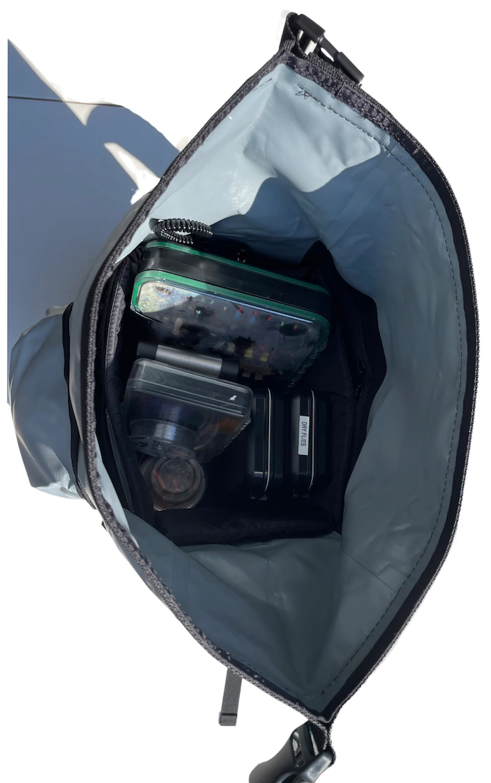 P-23919_OPST_Rainforest_Waterproof_Backpack_Grey_2 Beispiel Farbe Grey