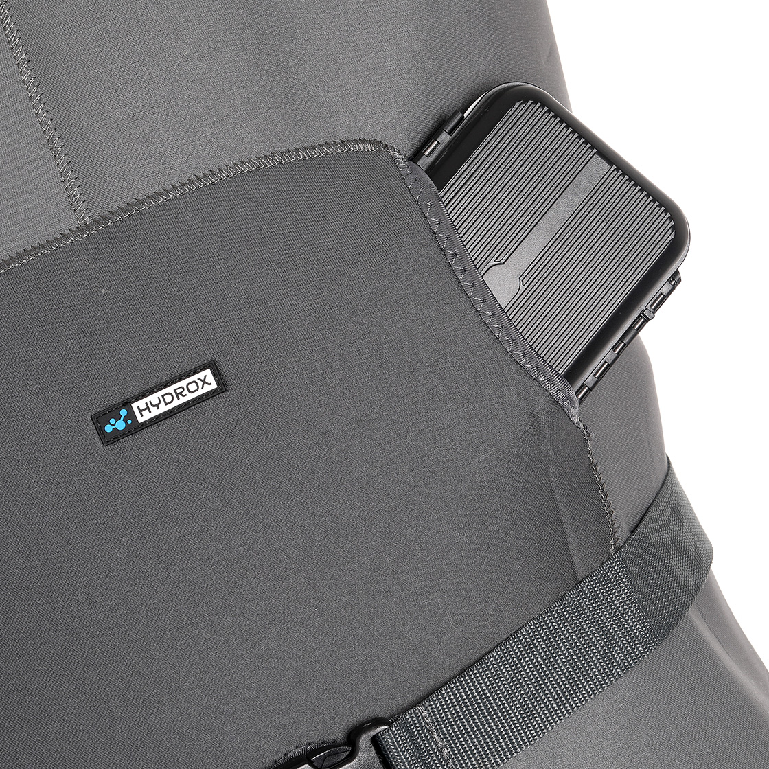 P-27444_JMC-HYDROX-FRISSON-Neopren-Wathose_detail-brusttasche