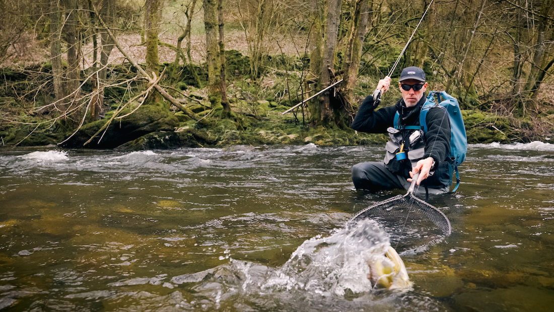 Patagonia Stealth Convertible Vest beim Fliegenfischen